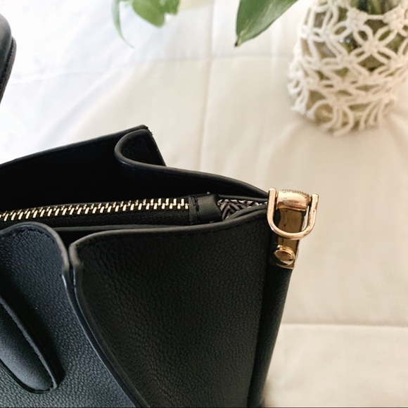 Black and Gold Faux Leather Purse - Picture 11 of 13